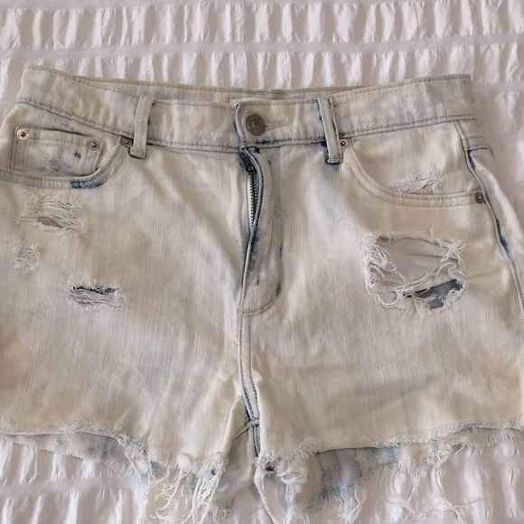 TNA Faded Wash Distressed Jean Shorts - Picture 2 of 6